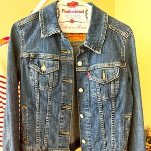 Women Levi’s Denim jacket